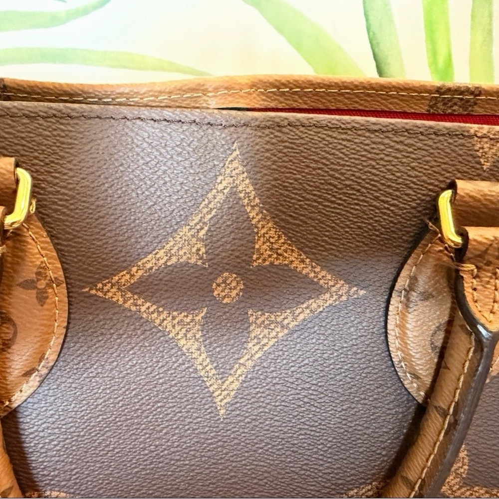 Louis Vuitton Onthego GM Monogram Giant/ Monogram Reverse Canvas Tote - Picture 7 of 11